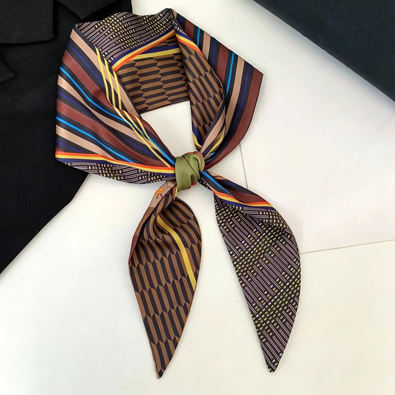 Face Scarf Mask - 高級プリントロングヘアリボンベベルシルクスカーフ女性ネクタイハンドバッグスカーフサテンスキニーヘッドスカーフレディーススカーフジーンズベルト