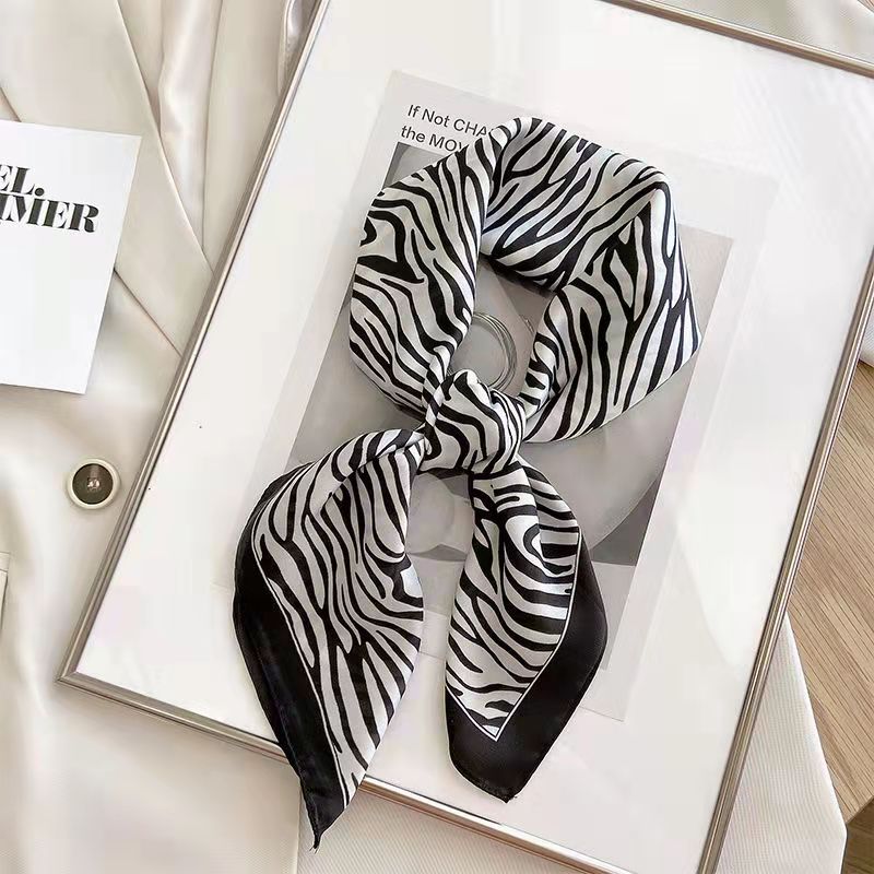 Scarf Silk Square - 新ファッションゼブラプリントスクエアスカーフソフトサテン薄い滑らかなネックスカーフ 70*70 センチメートルヴィンテージスタイル日焼け止めスカーフ女性のための