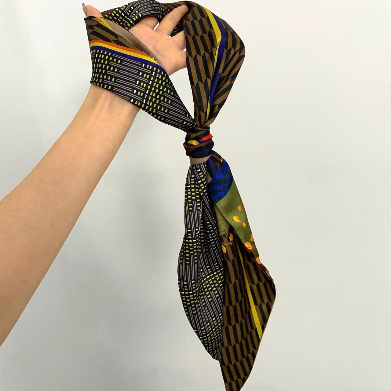 高級プリントロングヘアリボンベベルシルクスカーフ女性ネクタイ - Face Scarf Mask のレビューと価格