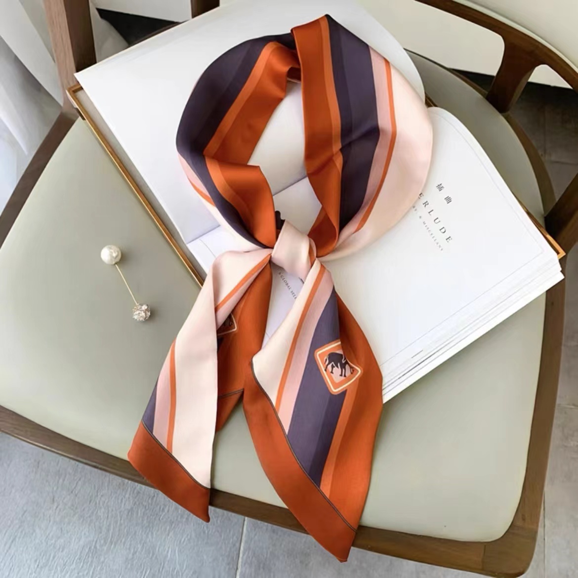 女性用シルクスカーフ,ラージ,ストライプの馬のプリント,シル - Silk Tie Striped のレビューと価格